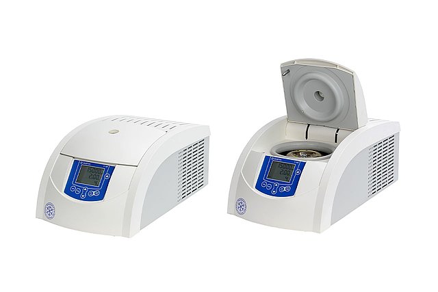 Sigma 1-14K refrigerated microcentrifuge with closed and opened lid