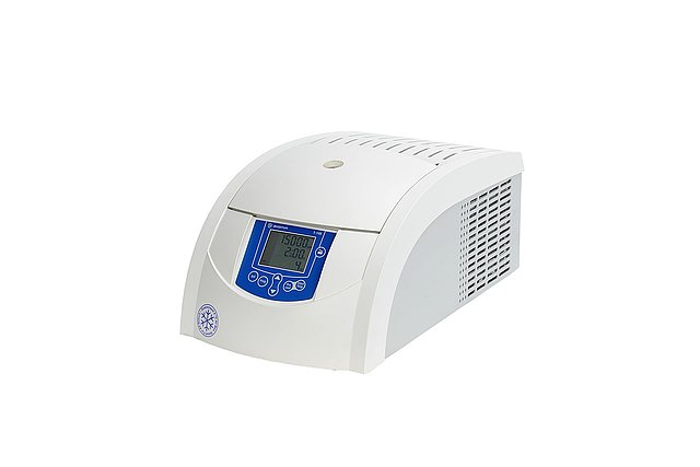 Sigma 1-14K refrigerated microcentrifuge with closed lid